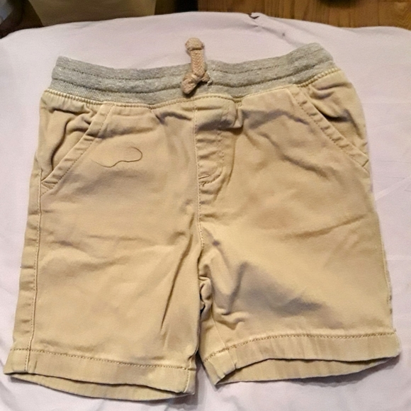 7 pairs of boys Shorts and 4 shirts - Picture 3 of 11